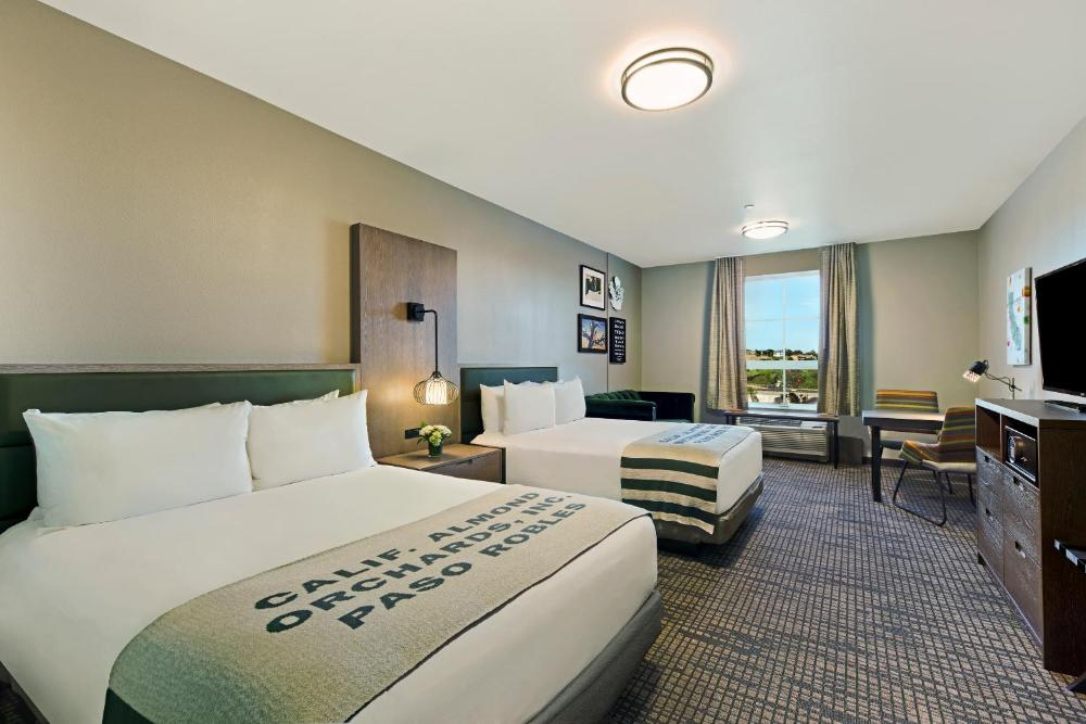 2 Queen Suite interior